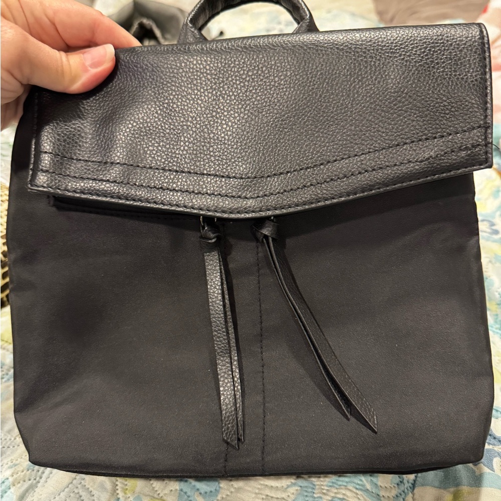 Botkier Black Crossbody Bag with Zipper Detail Beautiful